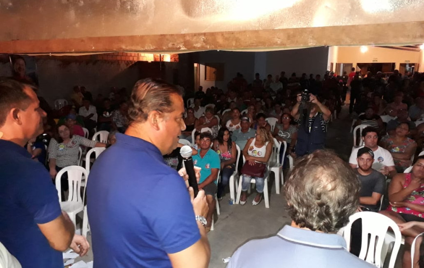 Candidato conversa com a população de Lagoa da Confusão