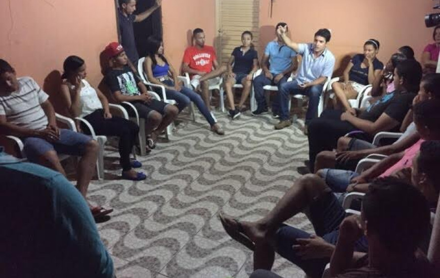 Marcelo Lelis ouve a demanda da comunidade