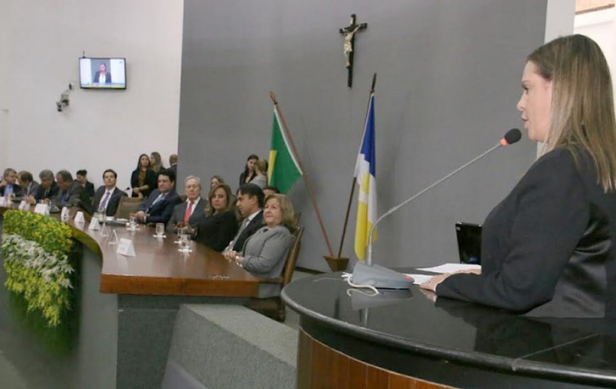 Vice-governadora fala em sessão na AL