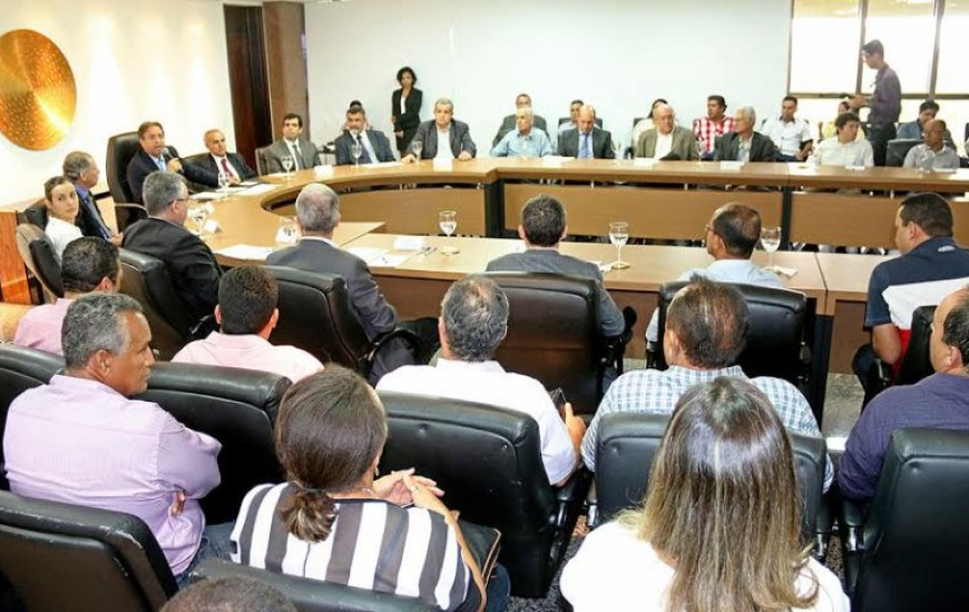 Cerca de 50 prefeitos se reuniram com Miranda