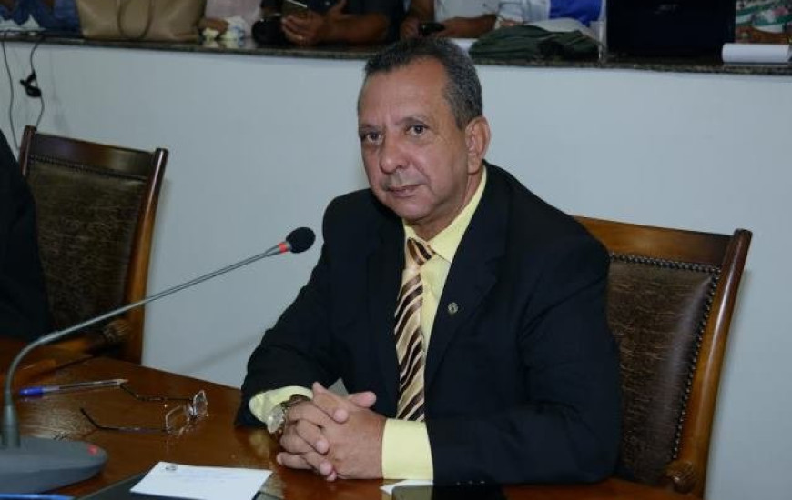 Toinho pede benefícios para Fátima e Araguaçu