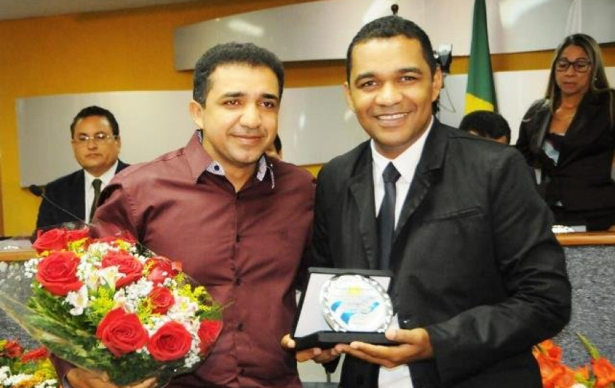 Waldson recebe homenagem do irmão Valterli