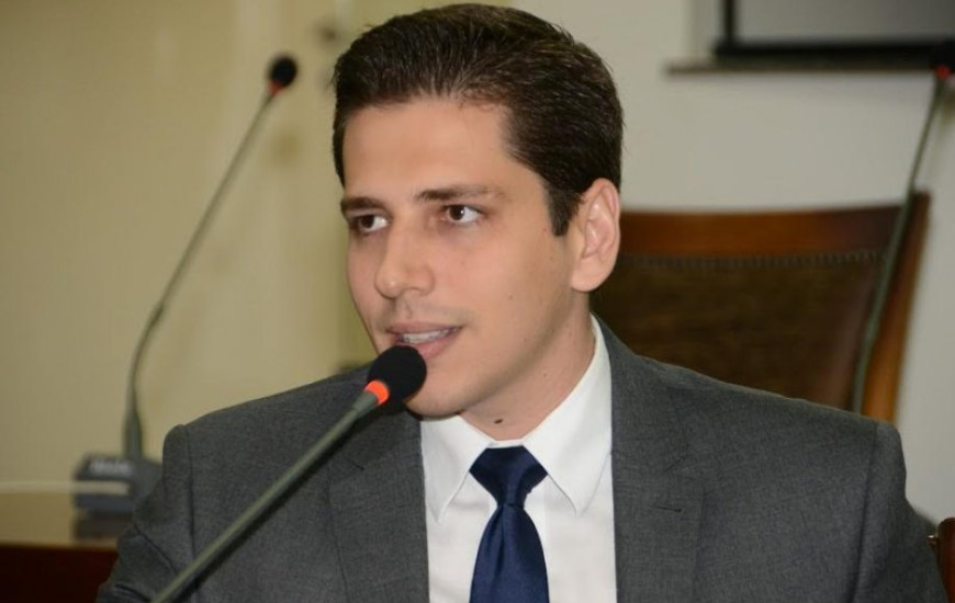 Deputado estadual Olyntho Neto