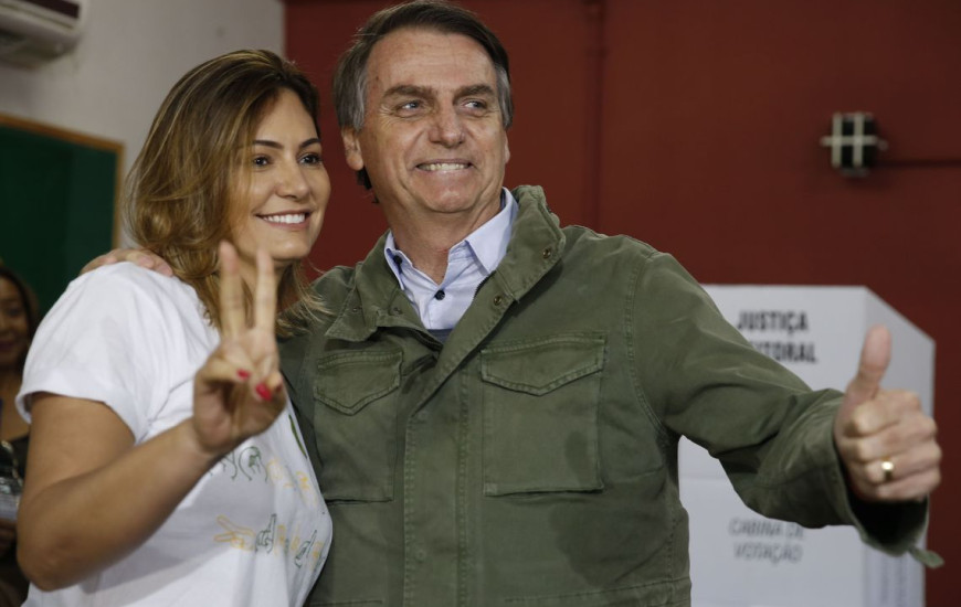 Candidato foi escoltado pela PF durante registro de voto nesta tarde no RJ