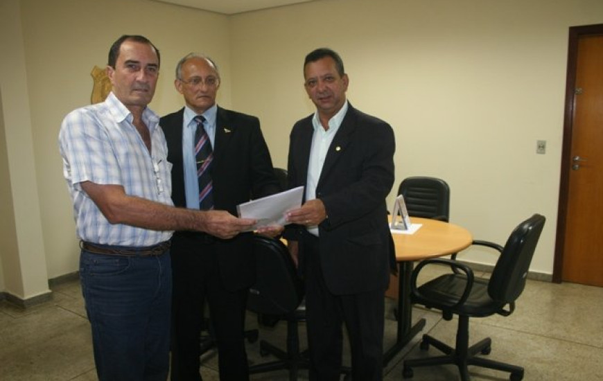 Deputado esteve acompanhado do prefeito