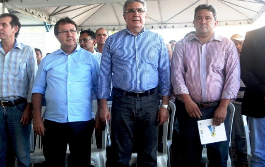 Deputado e prefeitos prestigiam lançamento
