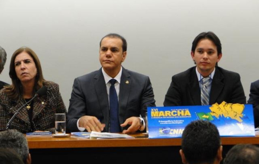 Ataídes durante encontro com prefeitos