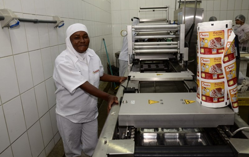 Domingas lembra que passou fome antes de emprego