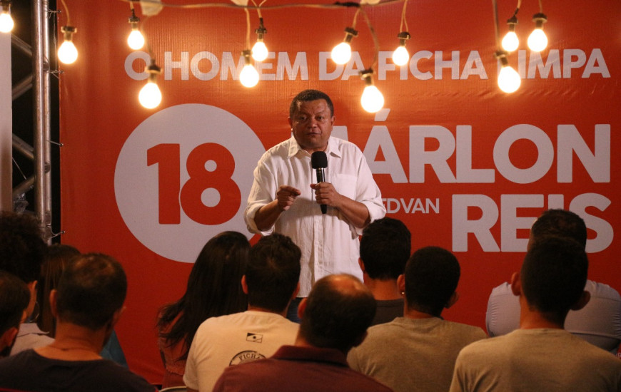 Candidato inova mais uma vez ao realizar comício no Facebook