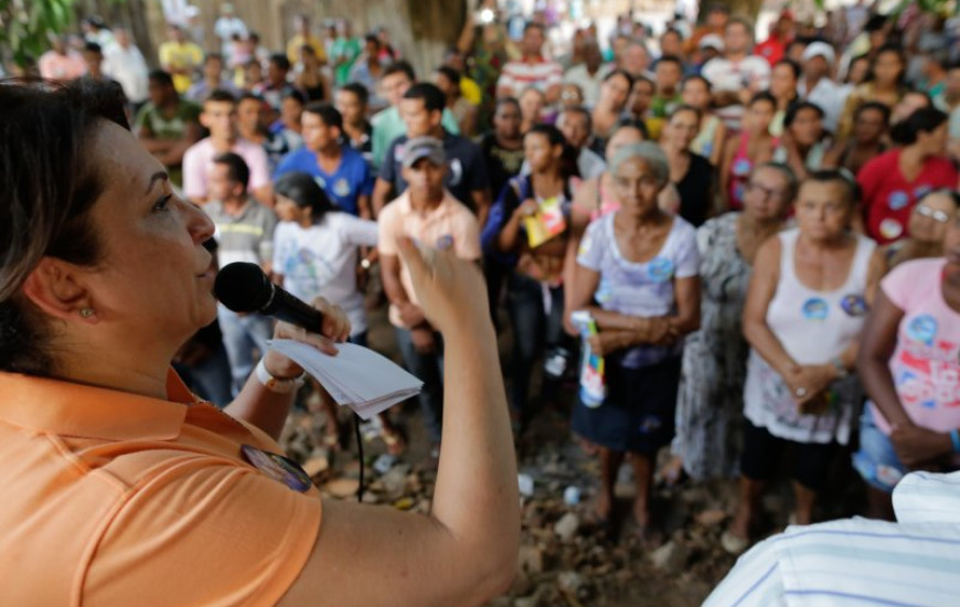 Senadora visita região na reta final da campanha