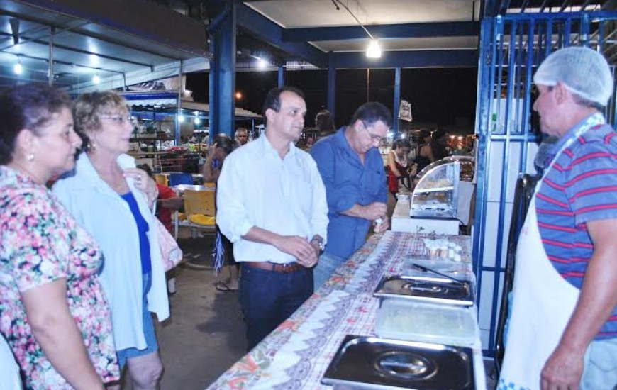 Vereador acompanhado da presidente da AMFTO