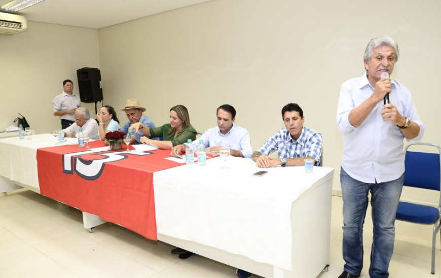 Membros se reúnem para tratar de Comissão