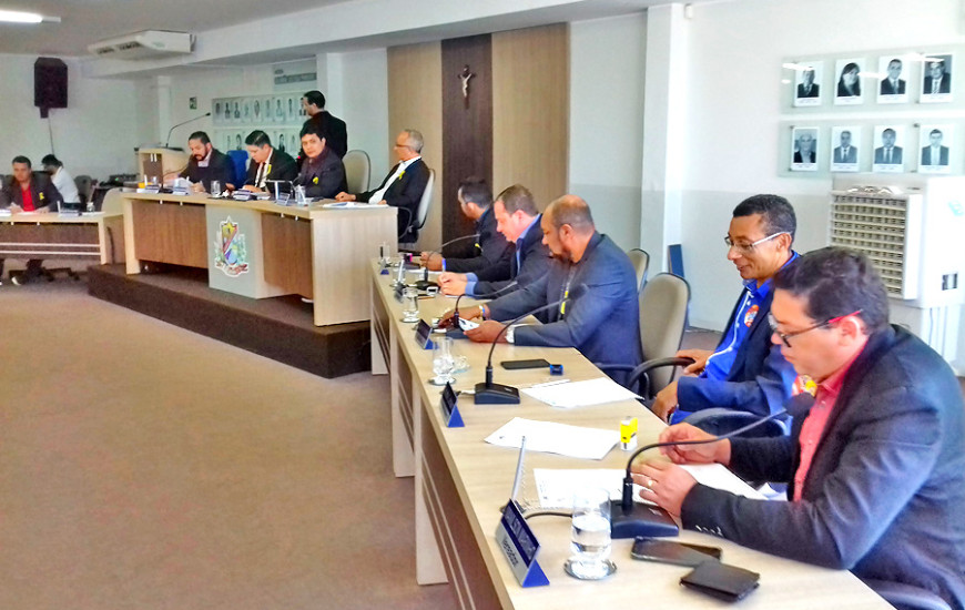 Vereadores cobraram posicionamento de secretários durante plenária nesta quinta