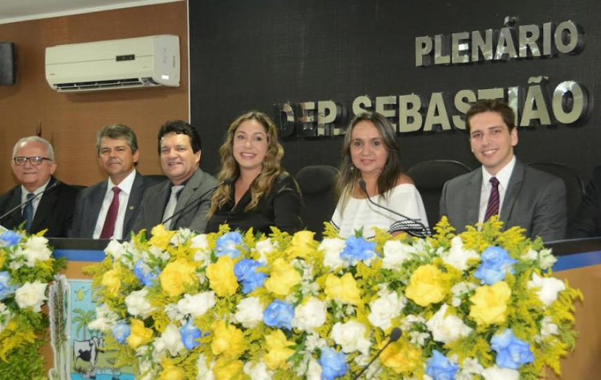 Luana Ribeiro preside sessão