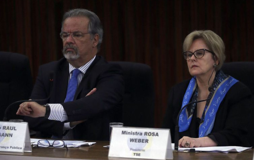 Ministro da Segurança, Raul Jungmann, e presidente do TSE, ministra Rosa Weber