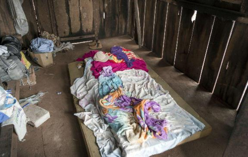 Trabalhadores foram encontrados vivendo em curral