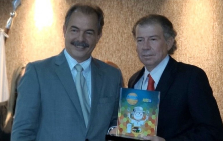 Prefeito recebe prêmio