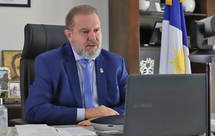 Carlesse durante reunião nesta segunda, 5.