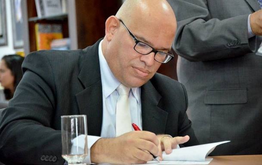 Melck Aquino coloca cargo a disposição