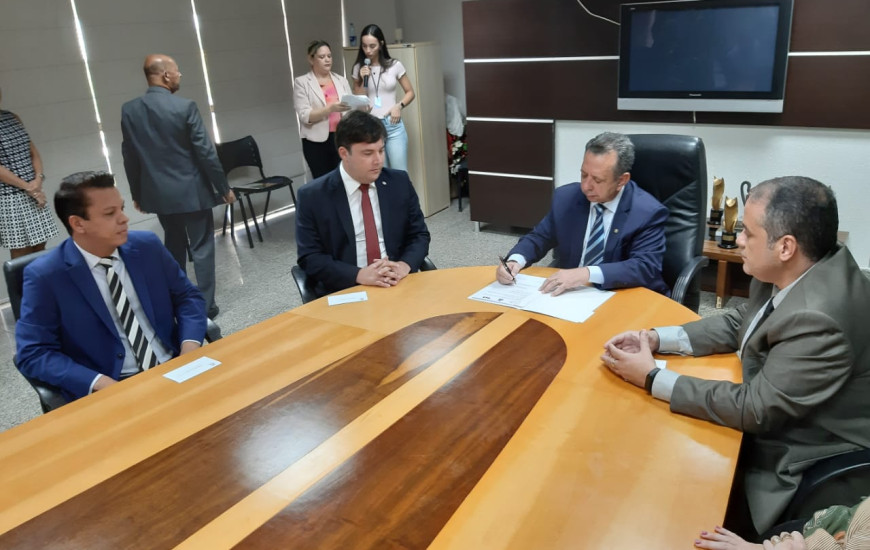 Assinatura do termo de parceria