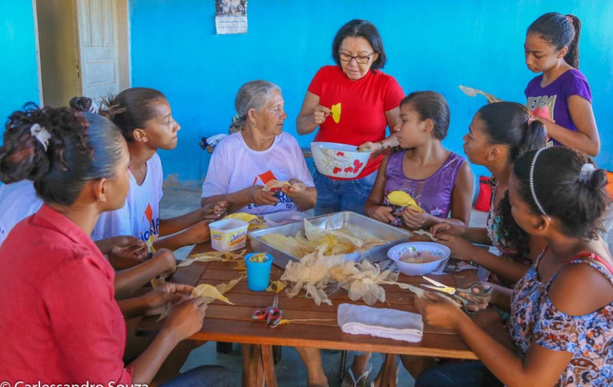 Curso de flores faz parte da programação