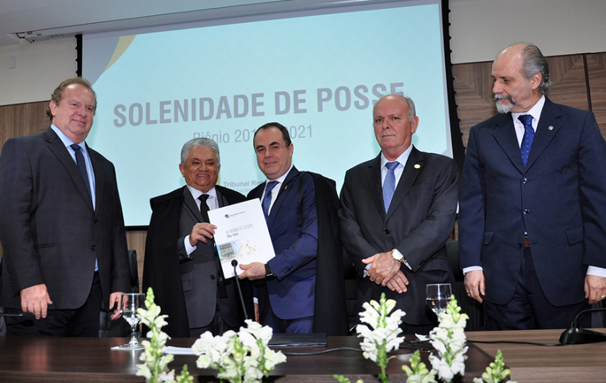  Desembargador Eurípedes Lamounier e mesa Diretora foram empossados no TRE