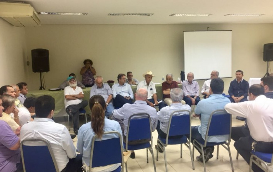 MDB marca convenções para 12 de abril