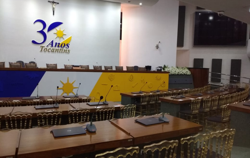 A solenidade de posse acontece no Plenário da Casa