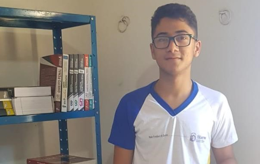 O estudante Lucas ficou muito feliz por ser selecionado 