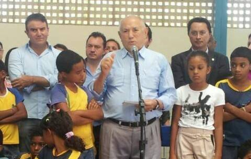 Governador em inauguração de escola em Almas