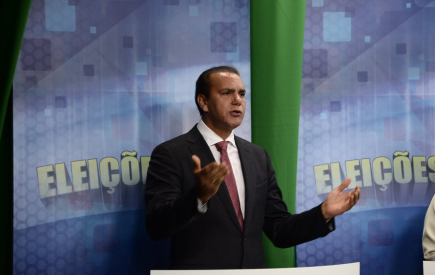 Ataídes criticou terceirização de serviços