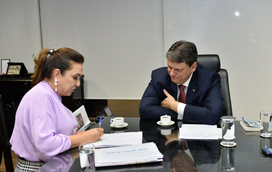 Kátia e ministro Tarcísio alinham audiência.