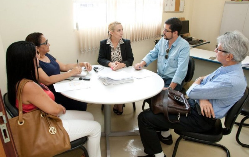 Promotora se reúne com diretoria de Hospital