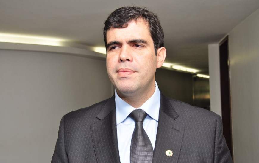 Ayres quer audiência sobre redução da maioridade