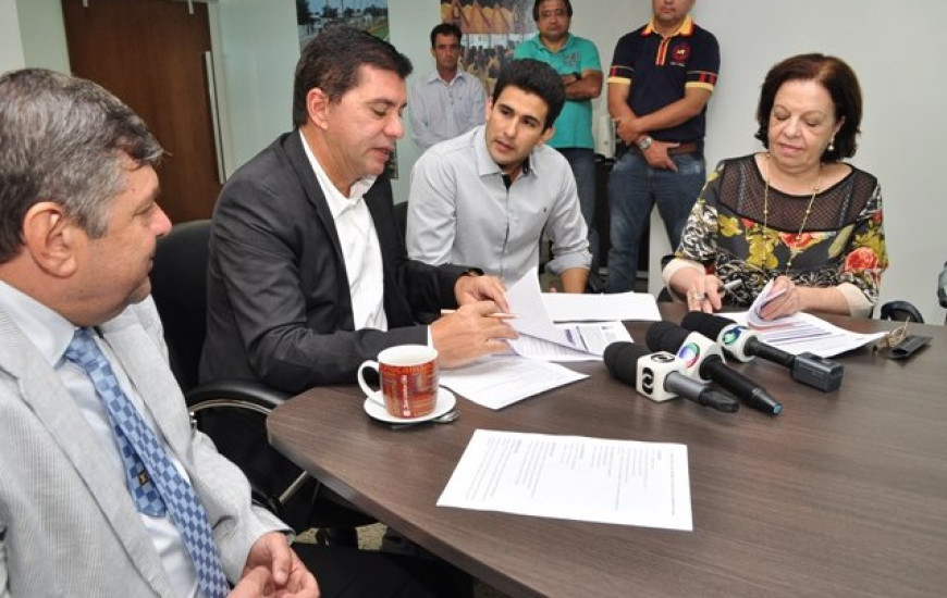 Prefeito assina contrato com a Copese/UFT