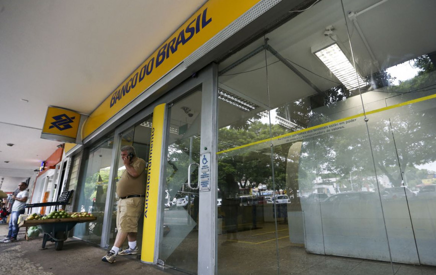 Bancos funcionam à tarde nesta sexta