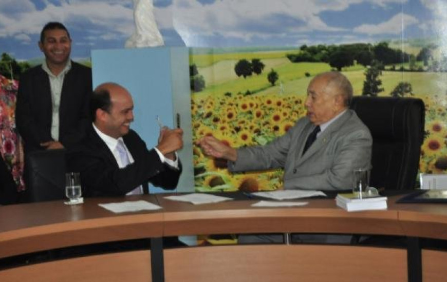 Siqueira sai de férias e Sandoval assume