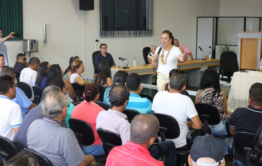 Senadora faz reunião em Formoso durante pré-campanha na cidade