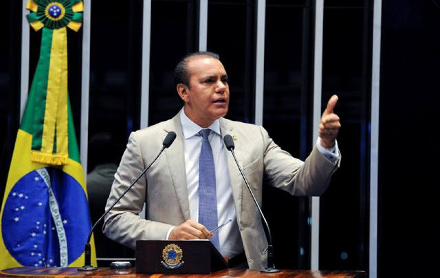 Senador Ataídes Oliveira é pré-candidato ao governo