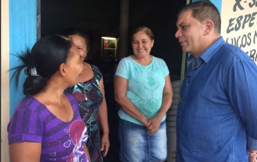 Amastha conversando com a população de Almas