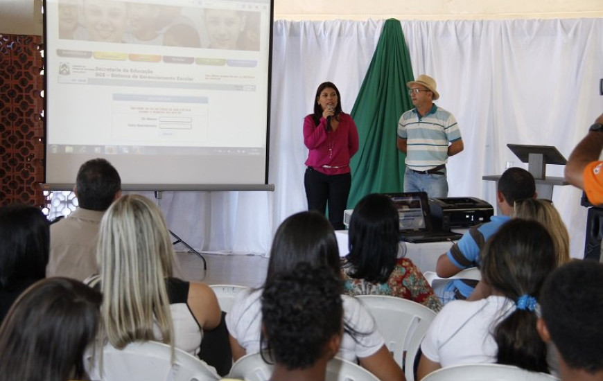 Adriana Aguiar lança boletim na internet