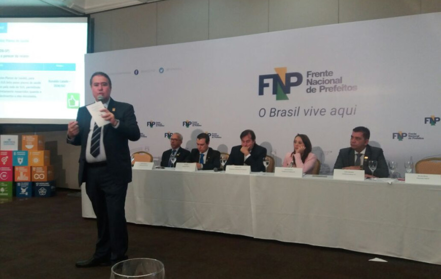 Participam da reunião mais de 70 deputados