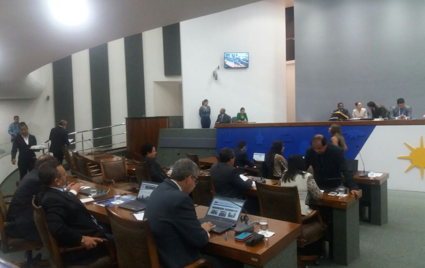 Clima esquenta entre os deputados em sessão nesta 5ª, na AL