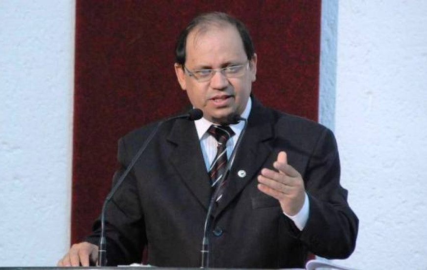 Deputado fraturou a perna e está em casa