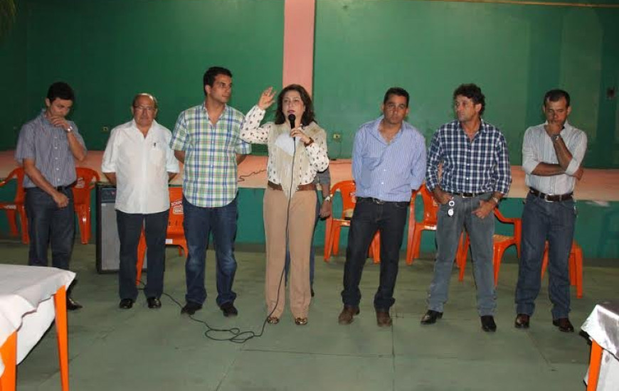 Senadora Kátia Abreu em reunião com produtores