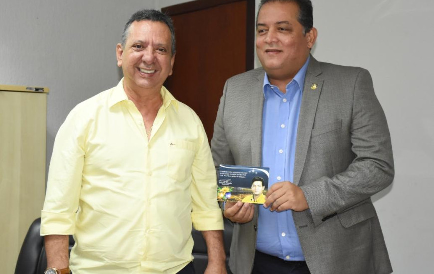 Reunião ocorreu na manhã desta segunda-feira