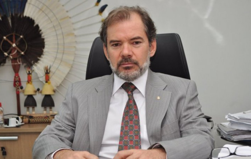 Postagem no twitter gera polêmica em torno de Raul