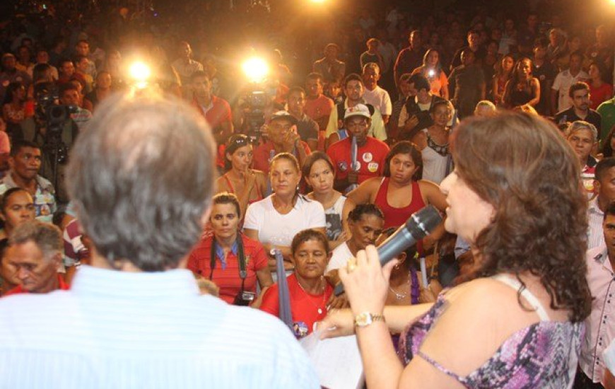 Senadora durante comício no Bico do Papagaio