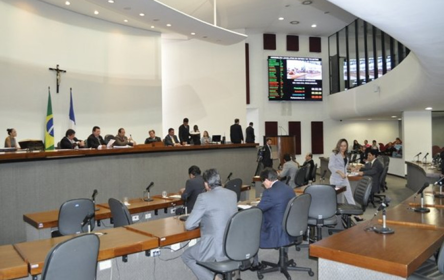 Deputados aprovam auxílio