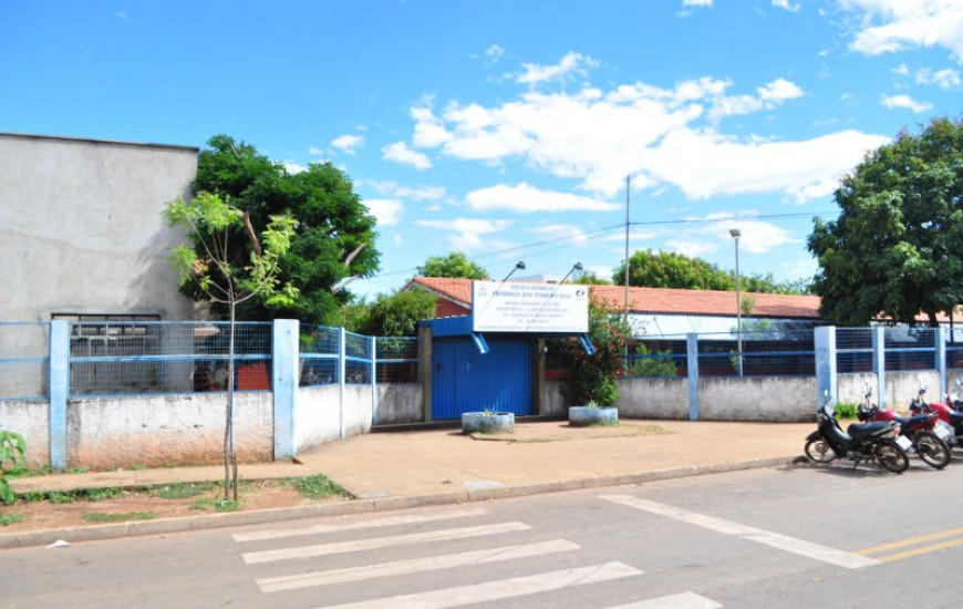 Servidores da Educação fazem greve nas escolas